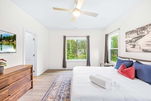 Desk, iron/ironing board, WiFi, bed sheets