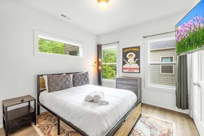 4 室のベッドルーム、デスク、アイロン / アイロン台、WiFi