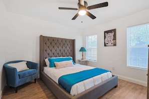 4 bedrooms, desk, iron/ironing board, travel crib