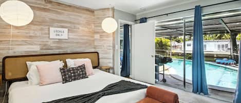 4 bedrooms, desk, iron/ironing board, travel crib