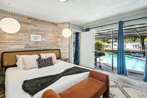 4 habitaciones, escritorio y tabla de planchar con plancha 