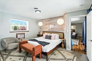 4 Schlafzimmer, Schreibtisch, Bügeleisen/Bügelbrett, Reisekinderbett