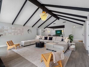 TV, offices - Picturesque waterfront deck. unique amenities! (Tampa)