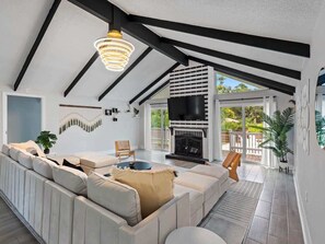 TV, offices - Picturesque waterfront deck. unique amenities! (Tampa)