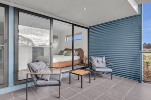 2 bedrooms, iron/ironing board, Internet, bed sheets