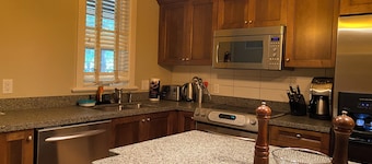 Charming 2-bedroom condo in Seguin/ Lake Joseph at Rocky Crest