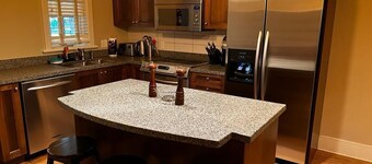 Charming 2-bedroom condo in Seguin/ Lake Joseph at Rocky Crest