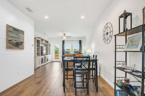 Dining - Cozy Ocean Retreat- 2BR-2BA Beach House with Ocean Views and Short walk to sand (Gulf Shores)