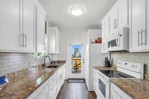 電子レンジ、オーブン、コンロ、食器洗い機