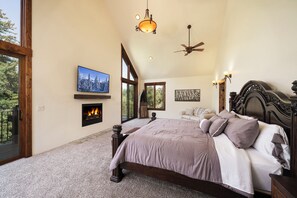 4 soverom, skrivebord, wi-fi (inkludert) og sengetøy