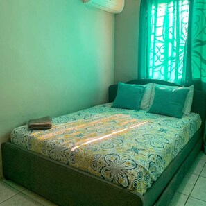 Iron/ironing board, Internet, bed sheets