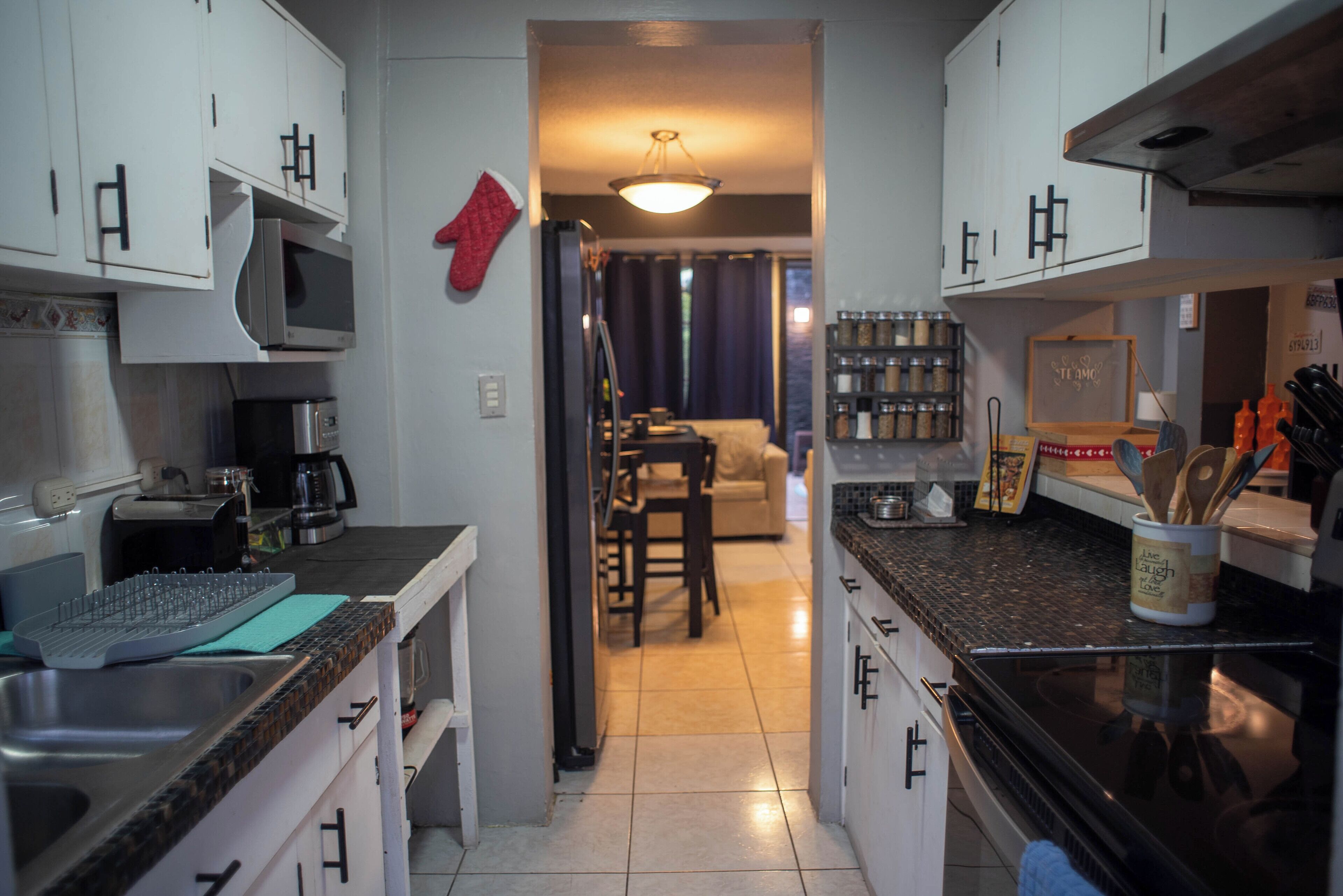 Køleskab, mikrobølgeovn, ovn, kogeplade