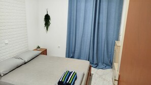 2 habitaciones, tabla de planchar con plancha, wifi y ropa de cama 