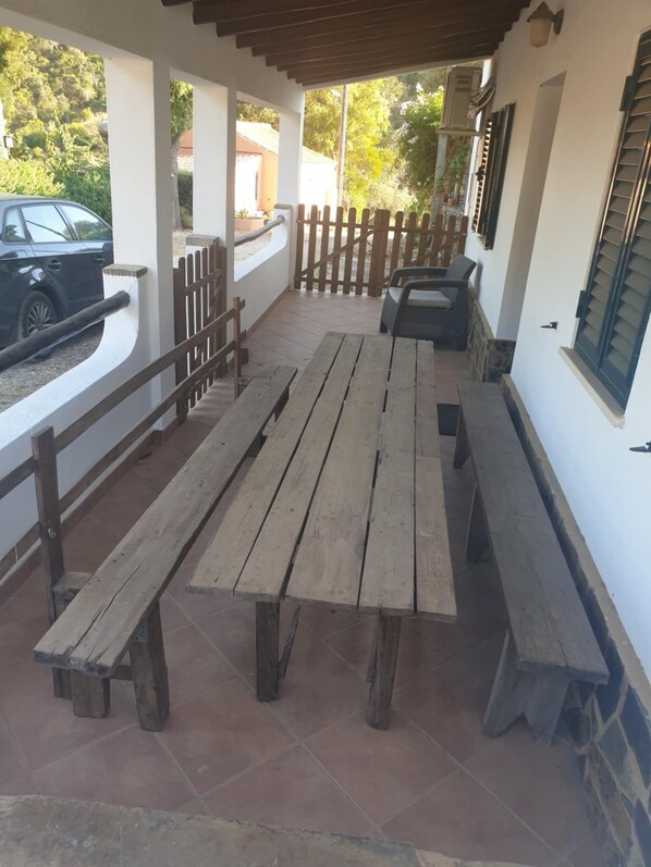 Outdoor dining