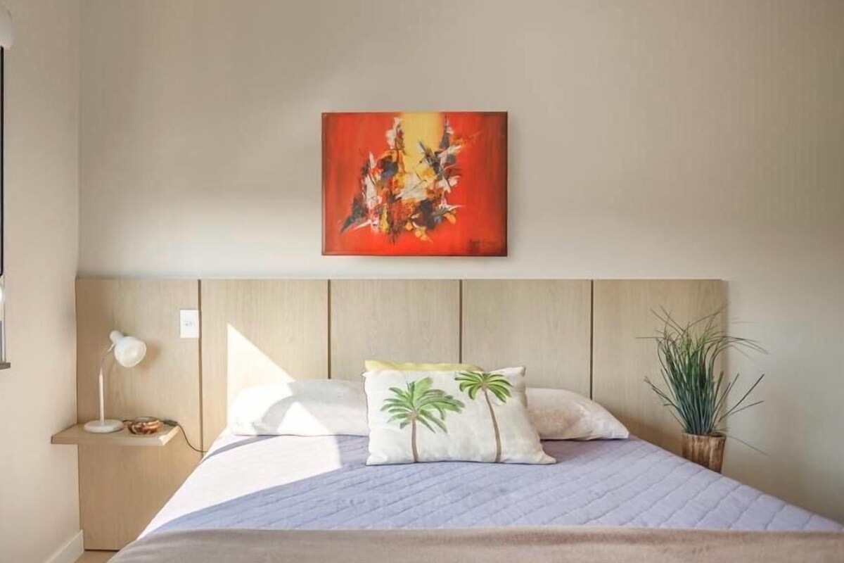 Deluxe House, Lanai | Laptop workspace, WiFi (free), individually decorated, bed sheets