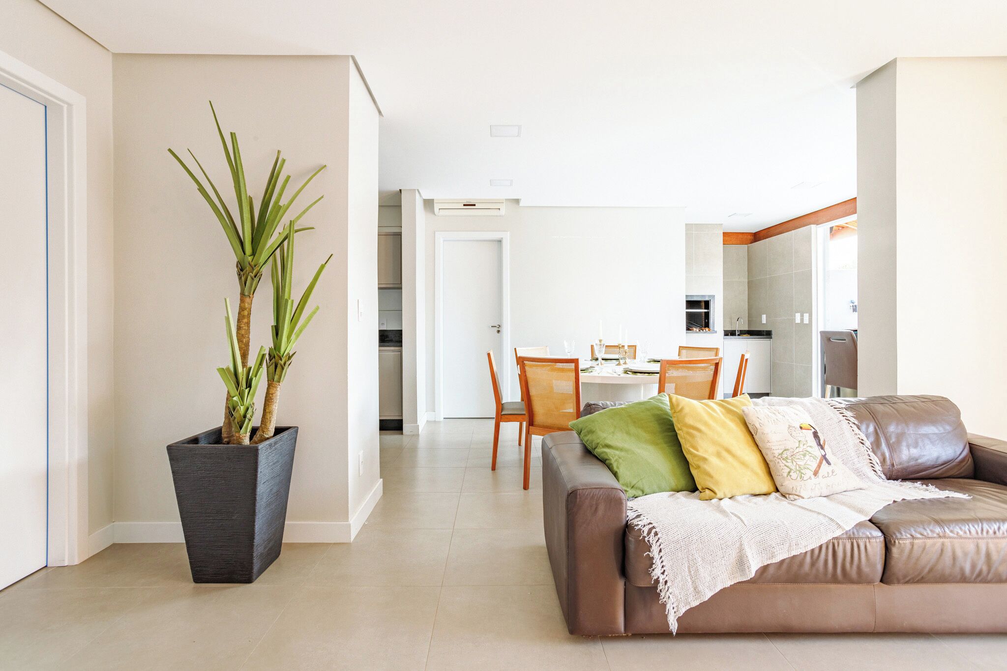 Casa superior, 4 quartos, vista para a piscina | Área de estar