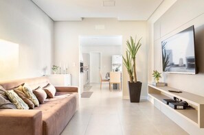 Family House, 3 Bedrooms, Pool View | Living area