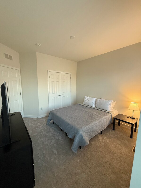4 habitaciones, tabla de planchar con plancha, wifi y ropa de cama