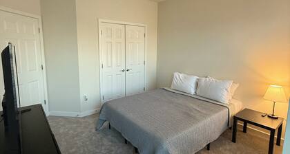 Luxe Townhouse Retreat Hot Tub • Sauna • Loft Fireplace • Near One loudon