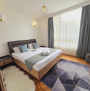 2 sovrum, internet och sängkläder