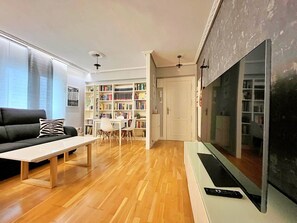 TV - Little Manhattan apartment. Comfort. (Santander)