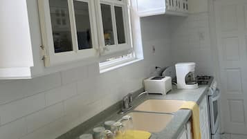 Micro-ondes, four, plaque de cuisson