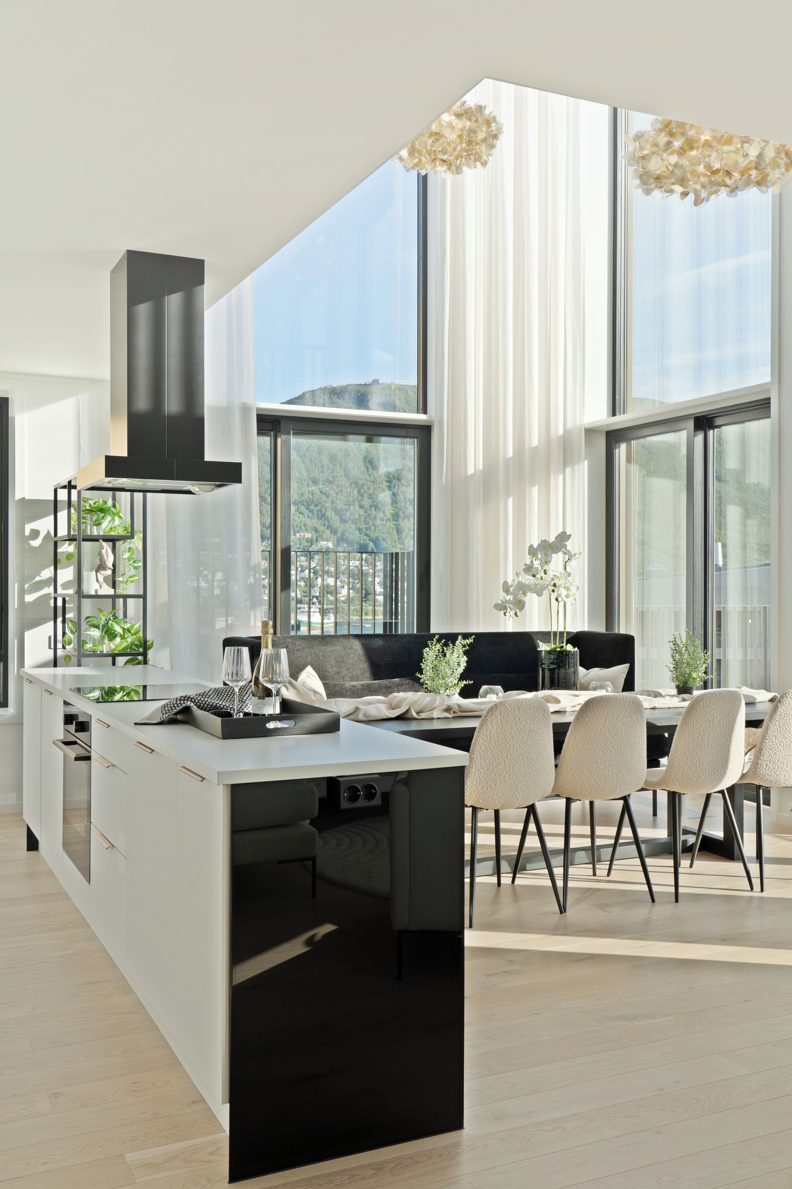 Luxury Duplex, Ocean View | Living area