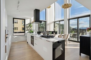 Luxury Duplex, Ocean View | Dining room