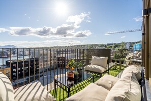 Dúplex de lujo, vista al océano | Balcón