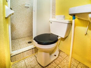 Triple Room | Bathroom