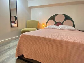 2 bedrooms, iron/ironing board, free WiFi, bed sheets