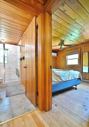 3 bedrooms, iron/ironing board