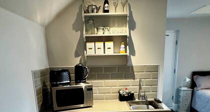 Modern Guest House in Devizes Quiet and Pleasant Location