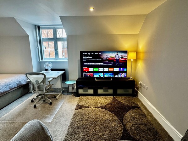 1 bedroom, desk, iron/ironing board, WiFi - Modern Guest House in Devizes Quiet and Pleasant Location (Devizes)