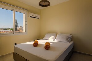 2 عدّة غرف نوم ومكواة/لوح كي وواي فاي وملاءات أسرّة