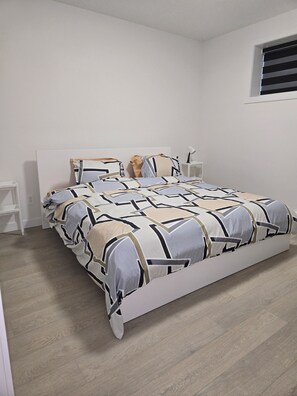 3 bedrooms, iron/ironing board, WiFi, bed sheets