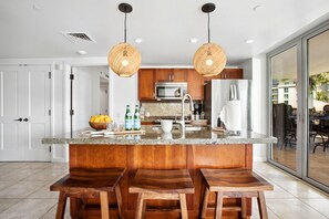 Condo (5 Bedrooms) | Private kitchen | Microwave, oven, dishwasher, coffee/tea maker