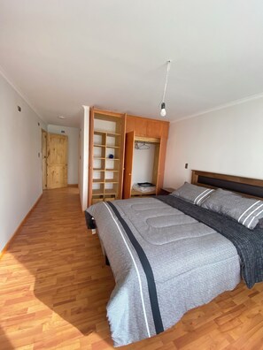 4 chambres, fer et planche Ă repasser, accĂšs Ă Internet, literie fournie