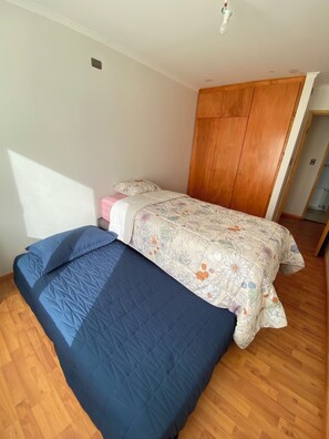 4 Schlafzimmer, Bügeleisen/Bügelbrett, Internetzugang, Bettwäsche