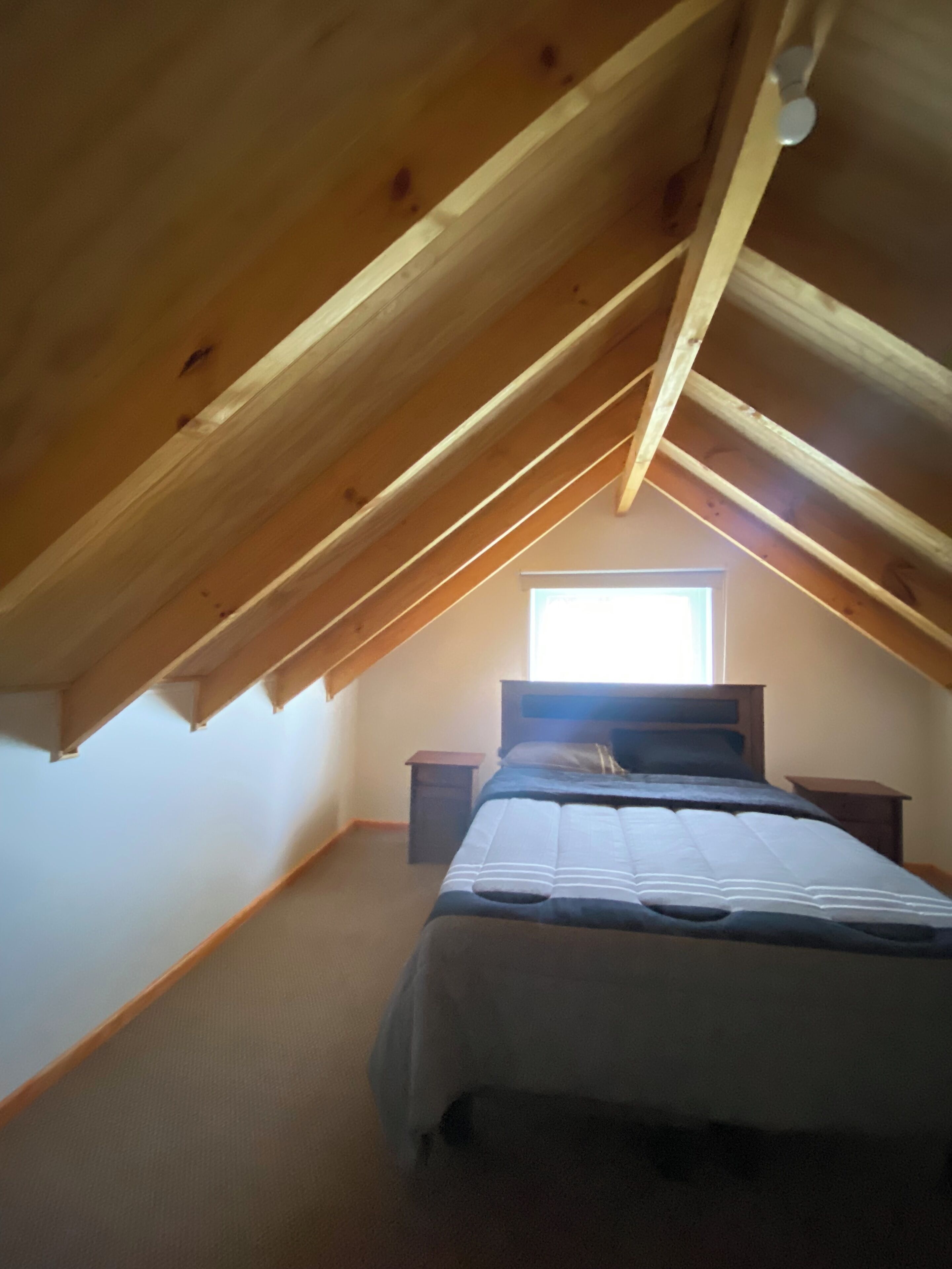 4 habitaciones, tabla de planchar con plancha, internet y ropa de cama 