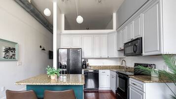 Micro-ondas, fogão, cooktop, lava-louças