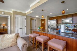 Condo (4 Bedrooms) | Private kitchen | Microwave, oven, dishwasher, coffee/tea maker - Honua Kai Hokulani 204/38 Free CAR KBM Resorts (Kaanapali)