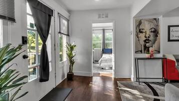 4 bedrooms, iron/ironing board, WiFi, bed sheets