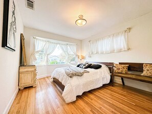 3 soverom, strykejern/-brett, wi-fi og sengetøy