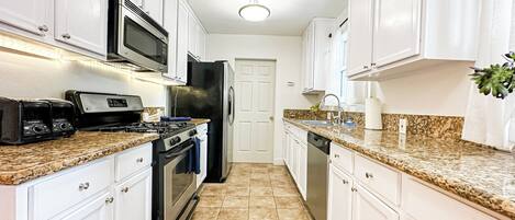 Mikrowelle, Ofen, Herdplatte, Geschirrspüler