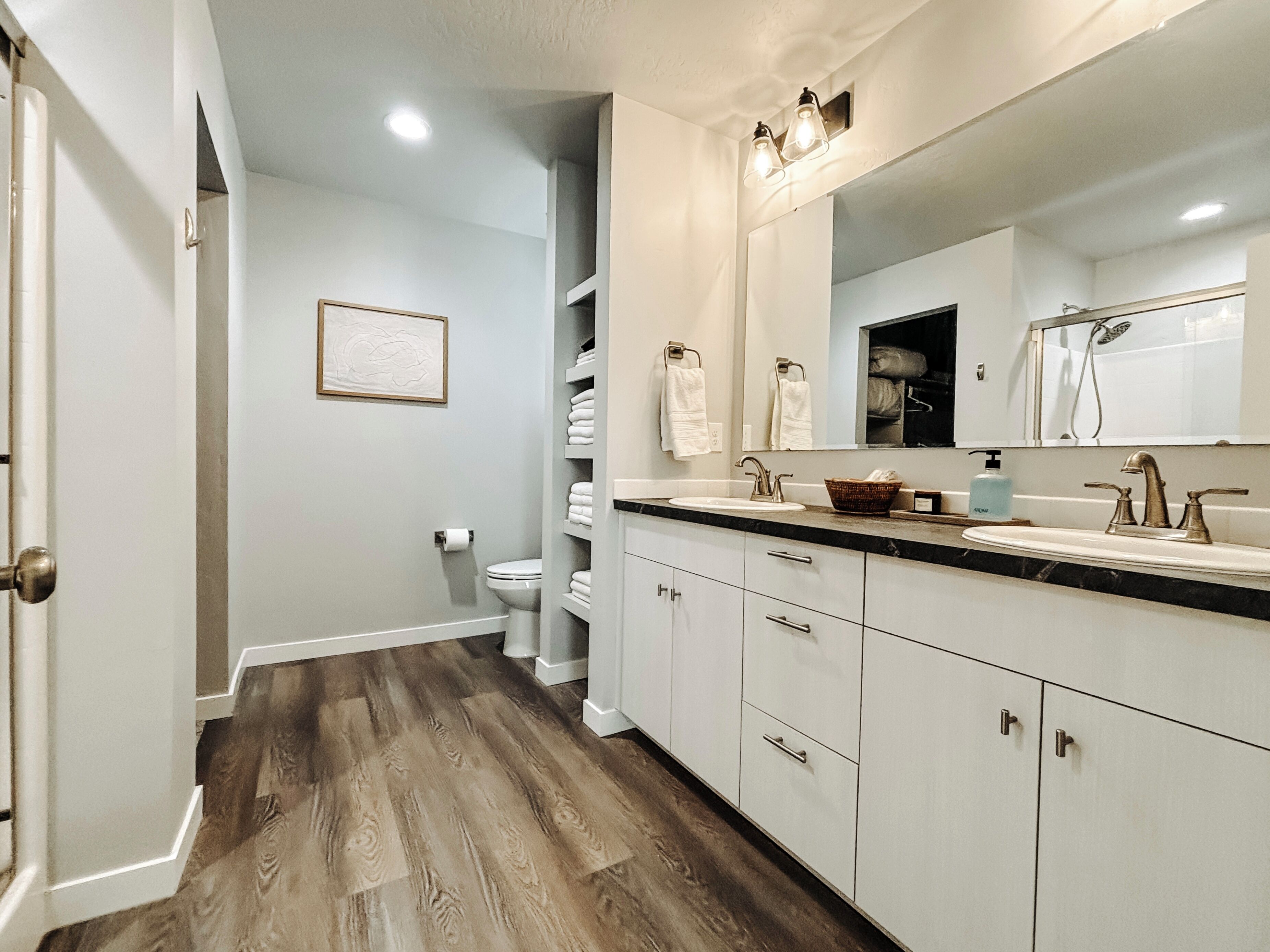 シャワー、ヘアドライヤー、タオル、石鹸