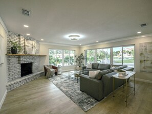 Smart TV, fireplace