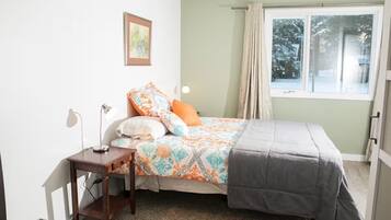 2 habitaciones, tabla de planchar con plancha, internet y ropa de cama