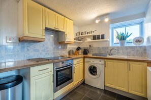 Fridge, microwave, oven, cookware/dishes/utensils