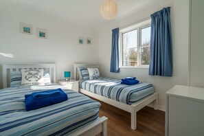 3 bedrooms, iron/ironing board, WiFi, bed sheets